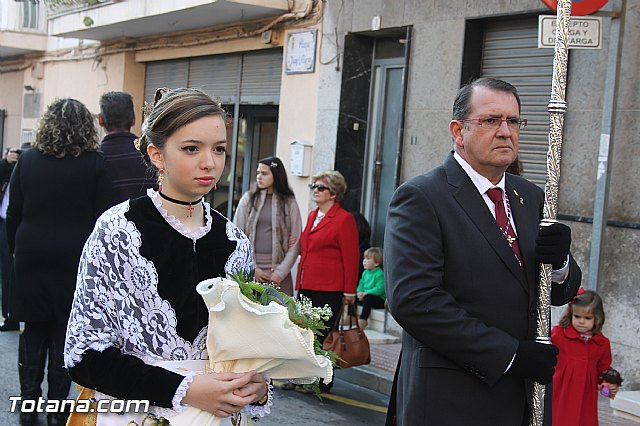 Centenares de personas ofrecen miles de flores a la patrona Santa Eulalia en la tradicional ofrenda 2013 - 70