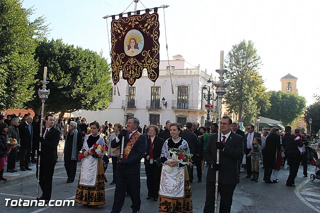 Centenares de personas ofrecen miles de flores a la patrona Santa Eulalia en la tradicional ofrenda 2013 - 71