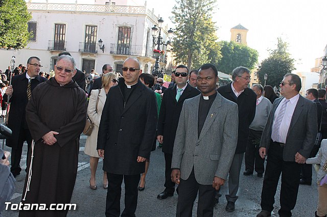 Centenares de personas ofrecen miles de flores a la patrona Santa Eulalia en la tradicional ofrenda 2013 - 72