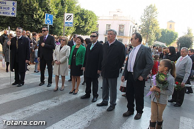 Centenares de personas ofrecen miles de flores a la patrona Santa Eulalia en la tradicional ofrenda 2013 - 73