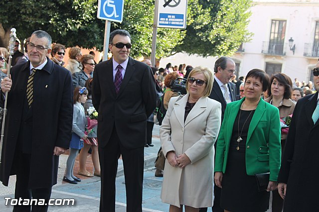 Centenares de personas ofrecen miles de flores a la patrona Santa Eulalia en la tradicional ofrenda 2013 - 74