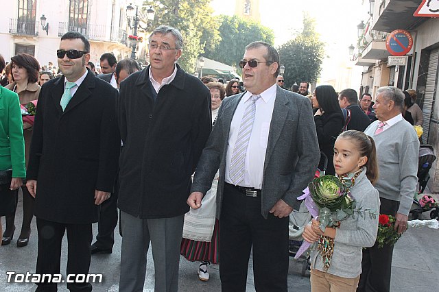 Centenares de personas ofrecen miles de flores a la patrona Santa Eulalia en la tradicional ofrenda 2013 - 75