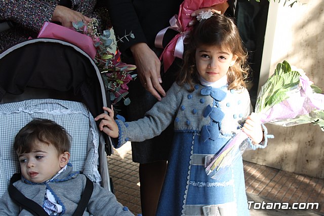 Centenares de personas ofrecen miles de flores a la patrona Santa Eulalia en la tradicional ofrenda 2013 - 86