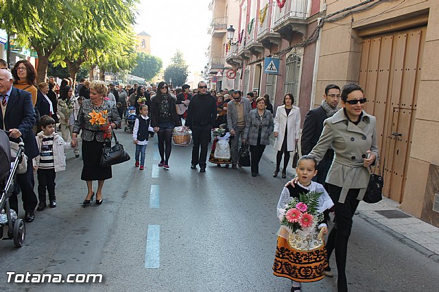 Centenares de personas ofrecen miles de flores a la patrona Santa Eulalia en la tradicional ofrenda 2013 - 95