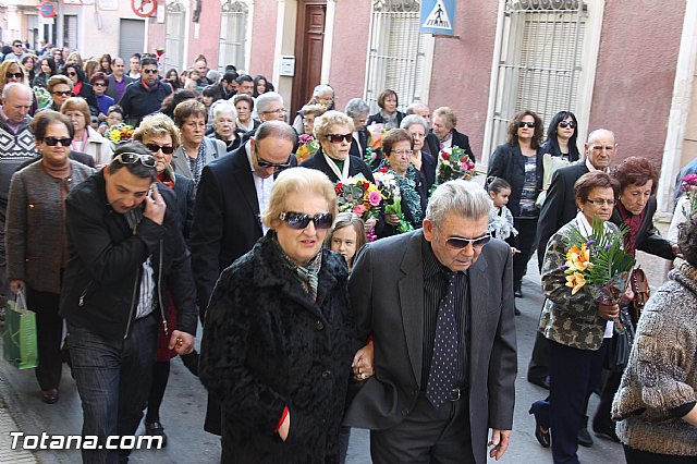 Centenares de personas ofrecen miles de flores a la patrona Santa Eulalia en la tradicional ofrenda 2013 - 102