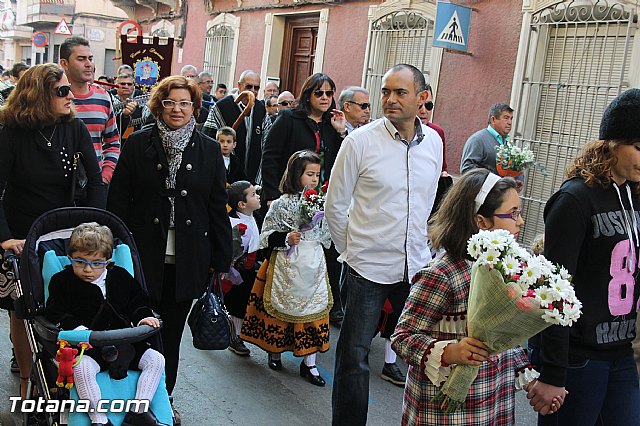 Centenares de personas ofrecen miles de flores a la patrona Santa Eulalia en la tradicional ofrenda 2013 - 117