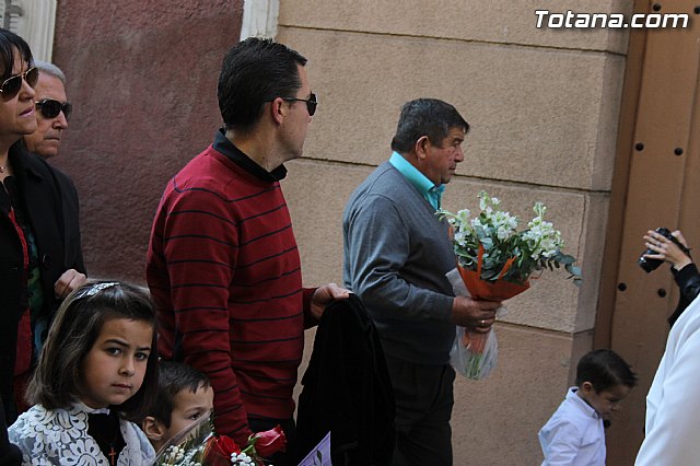 Centenares de personas ofrecen miles de flores a la patrona Santa Eulalia en la tradicional ofrenda 2013 - 119