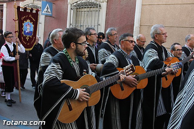 Centenares de personas ofrecen miles de flores a la patrona Santa Eulalia en la tradicional ofrenda 2013 - 122