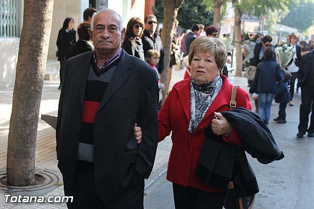 Centenares de personas ofrecen miles de flores a la patrona Santa Eulalia en la tradicional ofrenda 2013 - 127