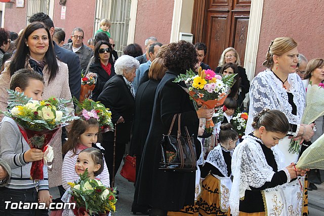 Centenares de personas ofrecen miles de flores a la patrona Santa Eulalia en la tradicional ofrenda 2013 - 133