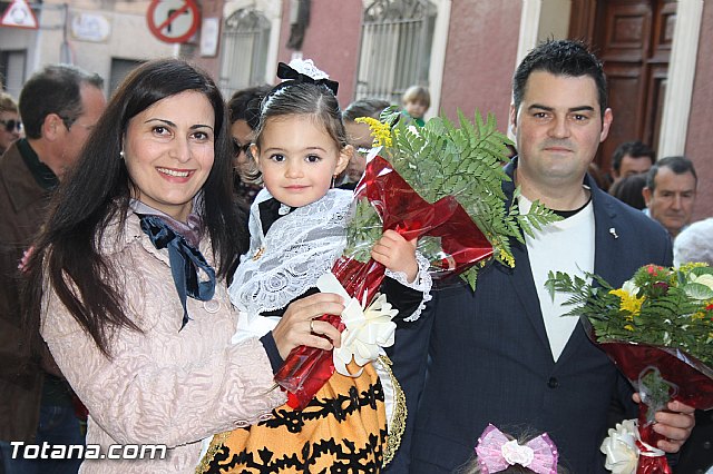 Centenares de personas ofrecen miles de flores a la patrona Santa Eulalia en la tradicional ofrenda 2013 - 135