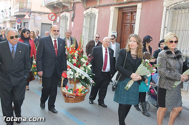 Centenares de personas ofrecen miles de flores a la patrona Santa Eulalia en la tradicional ofrenda 2013 - 137