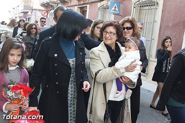 Centenares de personas ofrecen miles de flores a la patrona Santa Eulalia en la tradicional ofrenda 2013 - 148