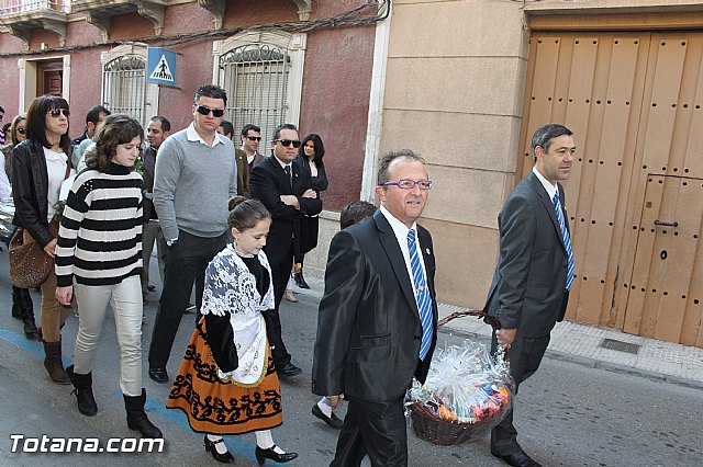 Centenares de personas ofrecen miles de flores a la patrona Santa Eulalia en la tradicional ofrenda 2013 - 151