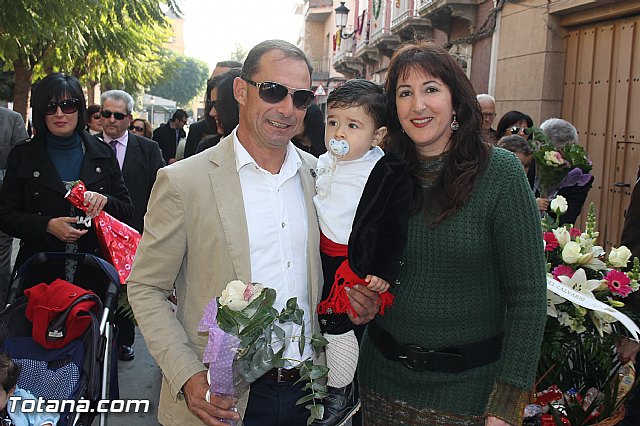 Centenares de personas ofrecen miles de flores a la patrona Santa Eulalia en la tradicional ofrenda 2013 - 160