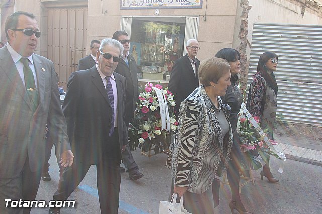 Centenares de personas ofrecen miles de flores a la patrona Santa Eulalia en la tradicional ofrenda 2013 - 161