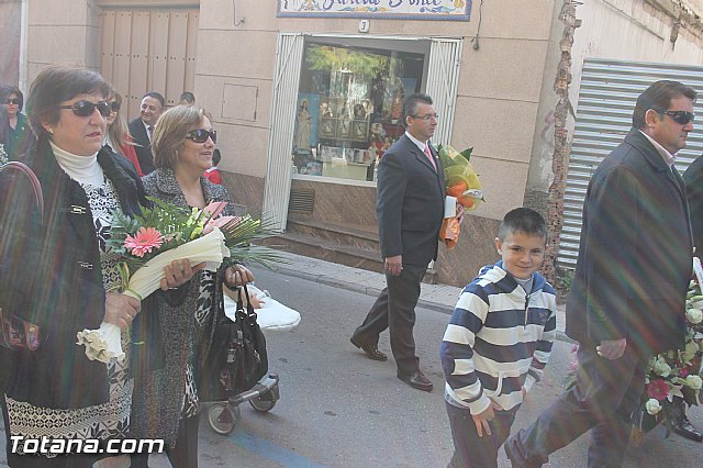 Centenares de personas ofrecen miles de flores a la patrona Santa Eulalia en la tradicional ofrenda 2013 - 162