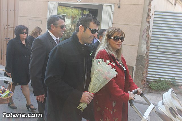 Centenares de personas ofrecen miles de flores a la patrona Santa Eulalia en la tradicional ofrenda 2013 - 164
