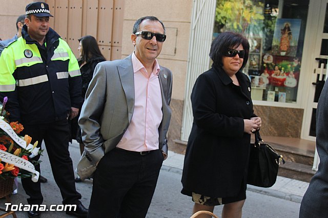 Centenares de personas ofrecen miles de flores a la patrona Santa Eulalia en la tradicional ofrenda 2013 - 166