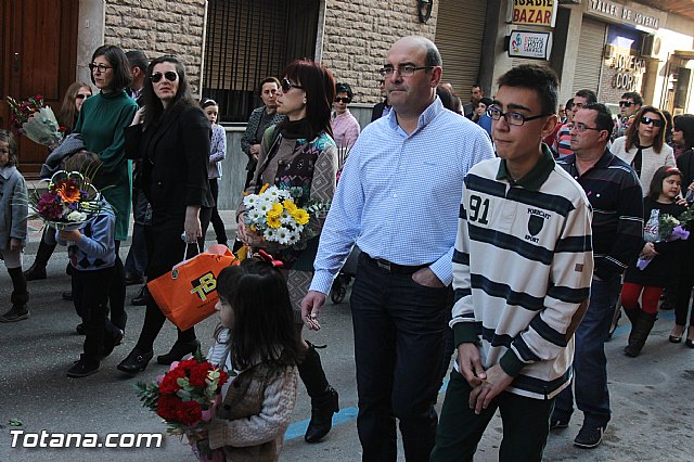 Centenares de personas ofrecen miles de flores a la patrona Santa Eulalia en la tradicional ofrenda 2013 - 172