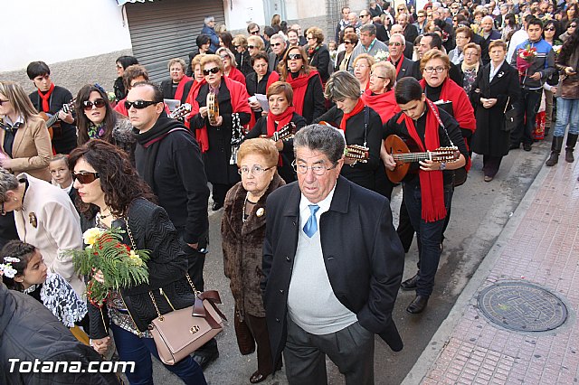 Centenares de personas ofrecen miles de flores a la patrona Santa Eulalia en la tradicional ofrenda 2013 - 178