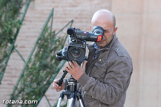 Centenares de personas ofrecen miles de flores a la patrona Santa Eulalia en la tradicional ofrenda 2013 - 189