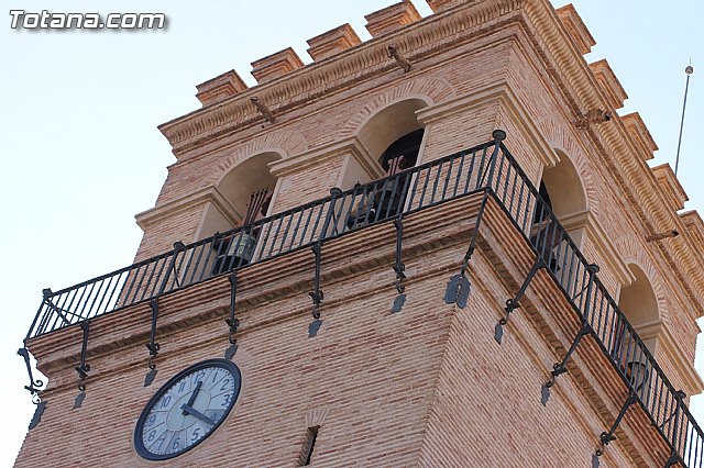 Centenares de personas ofrecen miles de flores a la patrona Santa Eulalia en la tradicional ofrenda 2013 - 195