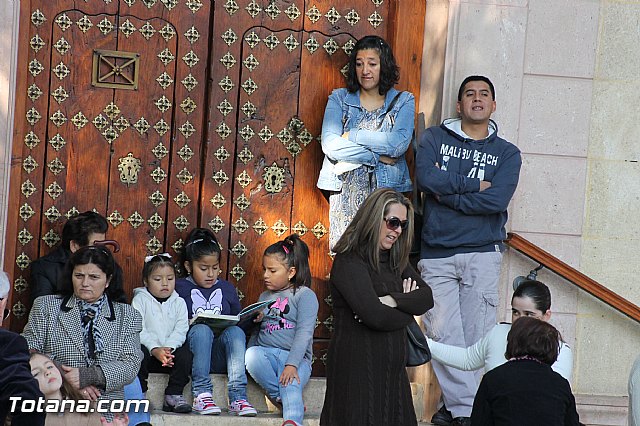 Centenares de personas ofrecen miles de flores a la patrona Santa Eulalia en la tradicional ofrenda 2013 - 196