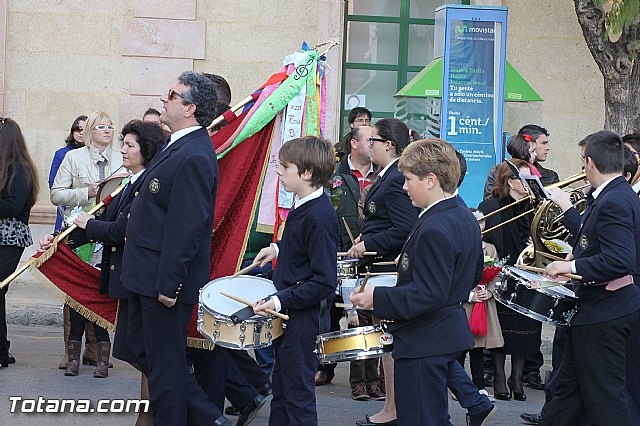 Centenares de personas ofrecen miles de flores a la patrona Santa Eulalia en la tradicional ofrenda 2013 - 201