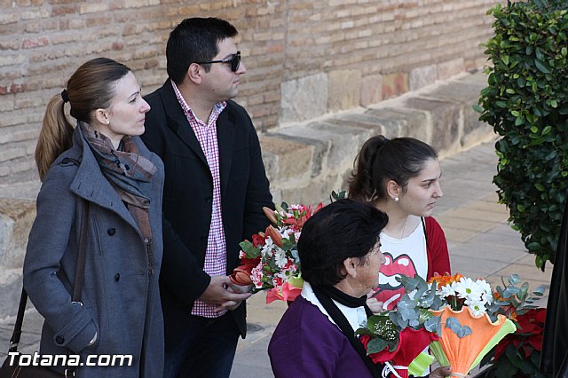 Centenares de personas ofrecen miles de flores a la patrona Santa Eulalia en la tradicional ofrenda 2013 - 202