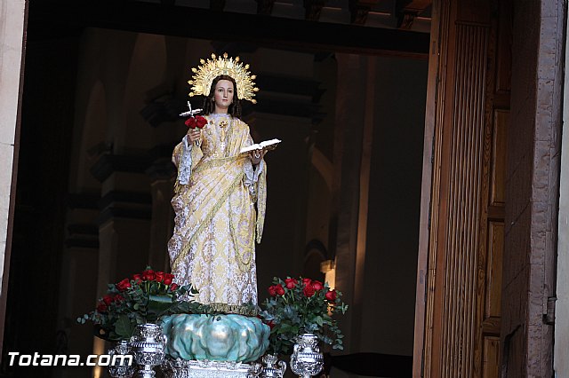 Centenares de personas ofrecen miles de flores a la patrona Santa Eulalia en la tradicional ofrenda 2013 - 205