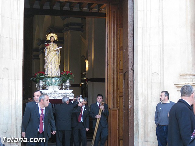 Centenares de personas ofrecen miles de flores a la patrona Santa Eulalia en la tradicional ofrenda 2013 - 206