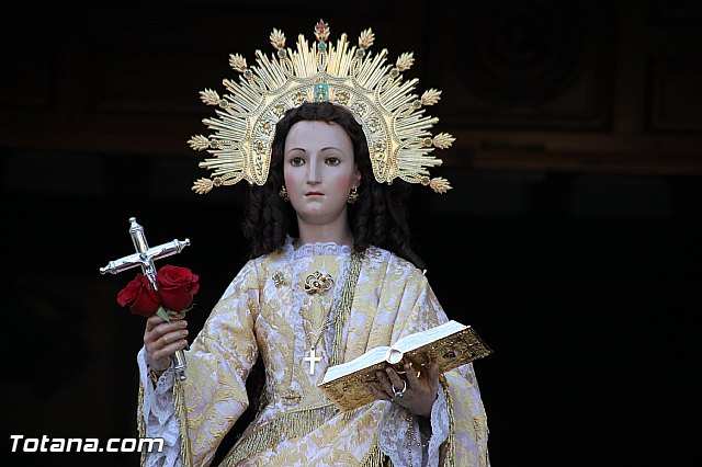 Centenares de personas ofrecen miles de flores a la patrona Santa Eulalia en la tradicional ofrenda 2013 - 207