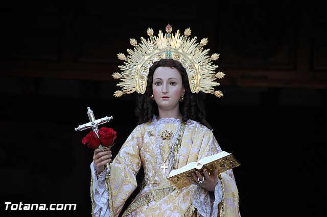 Centenares de personas ofrecen miles de flores a la patrona Santa Eulalia en la tradicional ofrenda 2013 - 209