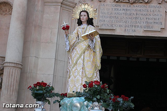 Centenares de personas ofrecen miles de flores a la patrona Santa Eulalia en la tradicional ofrenda 2013 - 210