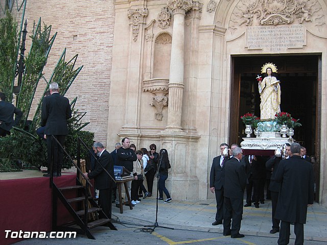 Centenares de personas ofrecen miles de flores a la patrona Santa Eulalia en la tradicional ofrenda 2013 - 211