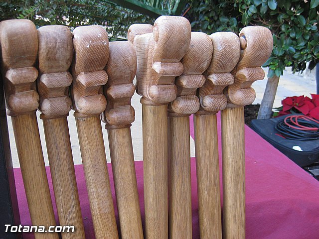 Centenares de personas ofrecen miles de flores a la patrona Santa Eulalia en la tradicional ofrenda 2013 - 215