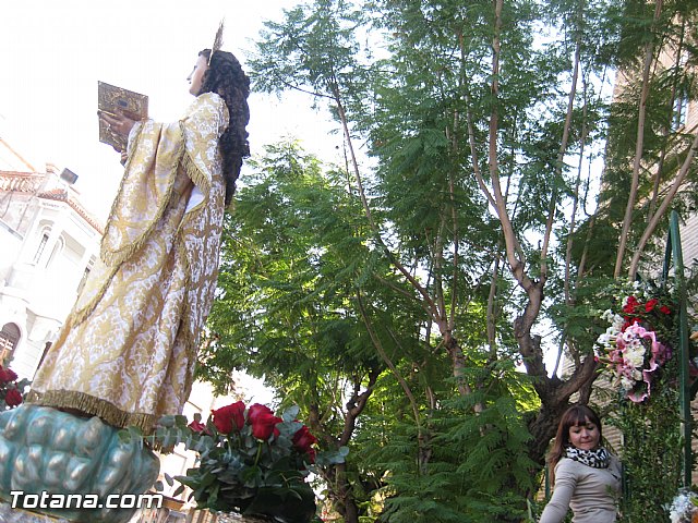 Centenares de personas ofrecen miles de flores a la patrona Santa Eulalia en la tradicional ofrenda 2013 - 226
