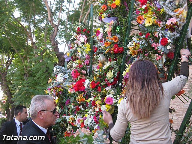 Centenares de personas ofrecen miles de flores a la patrona Santa Eulalia en la tradicional ofrenda 2013 - 227