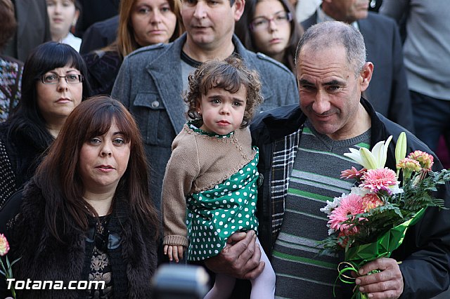 Centenares de personas ofrecen miles de flores a la patrona Santa Eulalia en la tradicional ofrenda 2013 - 238