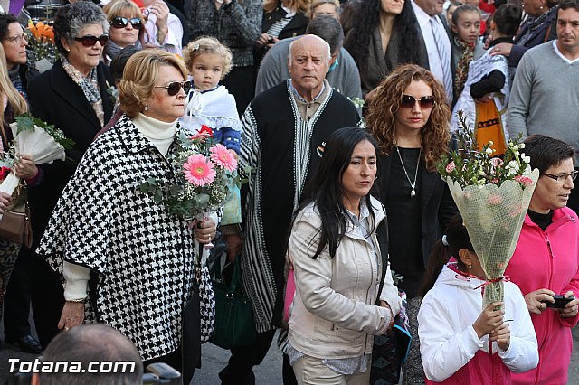 Centenares de personas ofrecen miles de flores a la patrona Santa Eulalia en la tradicional ofrenda 2013 - 243