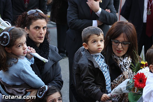 Centenares de personas ofrecen miles de flores a la patrona Santa Eulalia en la tradicional ofrenda 2013 - 254