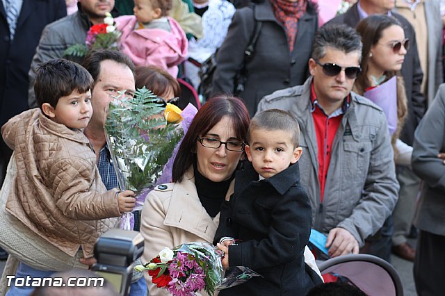 Centenares de personas ofrecen miles de flores a la patrona Santa Eulalia en la tradicional ofrenda 2013 - 256