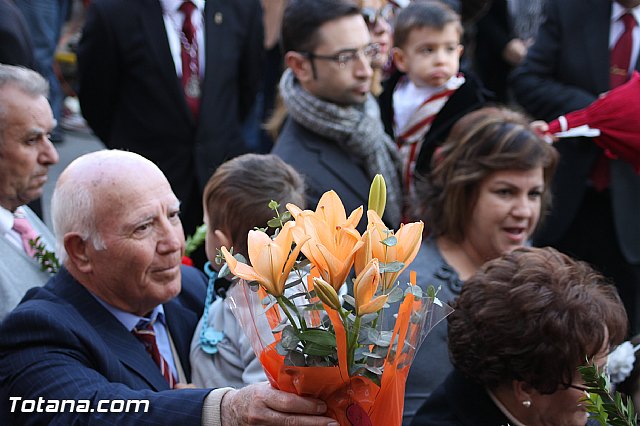 Centenares de personas ofrecen miles de flores a la patrona Santa Eulalia en la tradicional ofrenda 2013 - 257