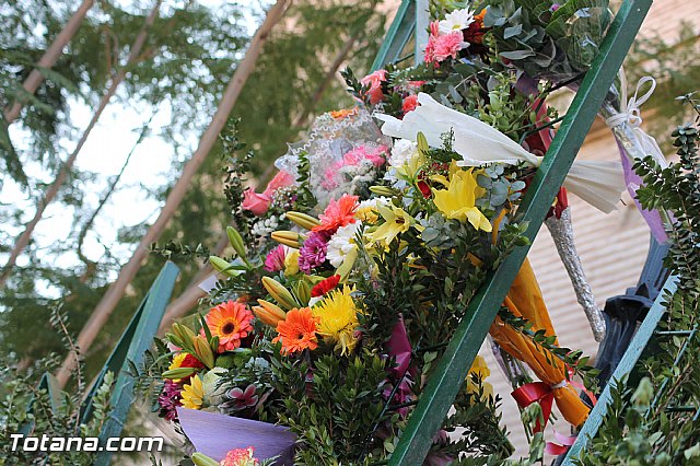 Centenares de personas ofrecen miles de flores a la patrona Santa Eulalia en la tradicional ofrenda 2013 - 258