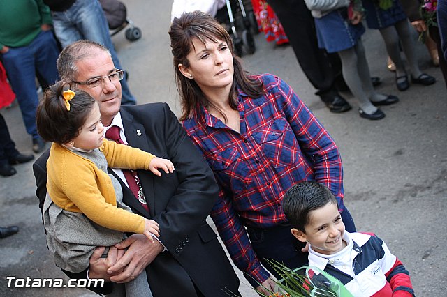 Centenares de personas ofrecen miles de flores a la patrona Santa Eulalia en la tradicional ofrenda 2013 - 281