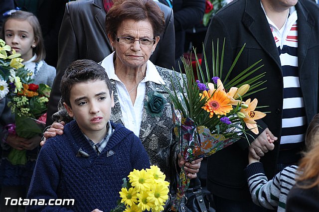 Centenares de personas ofrecen miles de flores a la patrona Santa Eulalia en la tradicional ofrenda 2013 - 283
