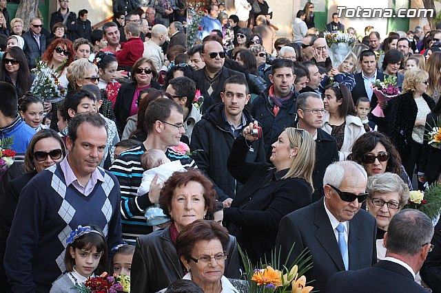 Centenares de personas ofrecen miles de flores a la patrona Santa Eulalia en la tradicional ofrenda 2013 - 285