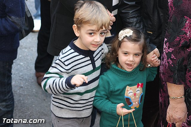 Centenares de personas ofrecen miles de flores a la patrona Santa Eulalia en la tradicional ofrenda 2013 - 286