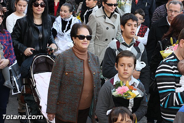 Centenares de personas ofrecen miles de flores a la patrona Santa Eulalia en la tradicional ofrenda 2013 - 288